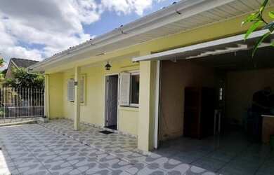 Imagem: A casa possui 2 Dormitórios, 1 Banheiro, 1 Vaga na garagem