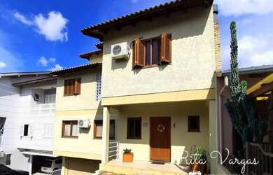 Imagem: A casa em condomínio possui 3 Dormitórios, 3 Banheiros, 4