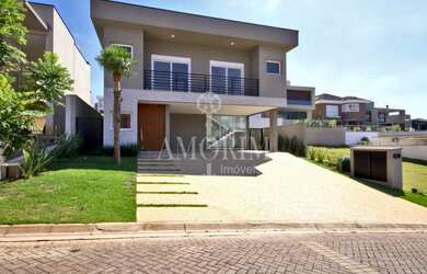 Imagem: A casa em condomínio possui 4 Dormitórios, 5 Banheiros, 5