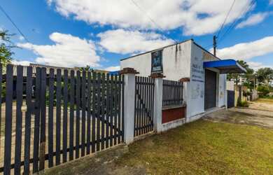 Imagem: A casa possui 2 Dormitórios, 1 Banheiro, 5 Vagas na garagem
