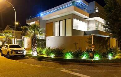 Imagem: A casa em condomínio possui 5 Dormitórios, 5 Banheiros, 5