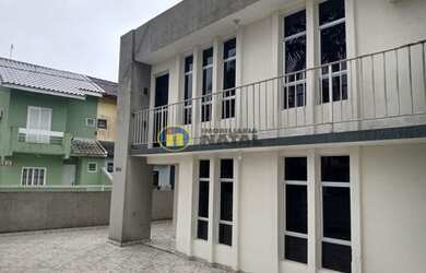 Imagem: A casa possui 3 Dormitórios, 1 Banheiro, 4 Vagas na garagem