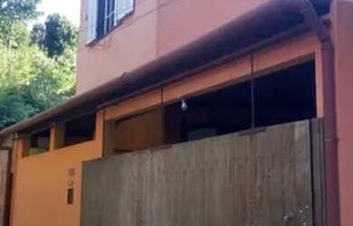 Imagem: A casa possui 1 Dormitório, 1 Banheiro e 1 Vaga na garagem