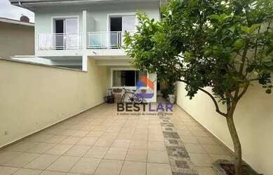 Imagem: A casa em condomínio possui 3 Dormitórios, 2 Banheiros, 3