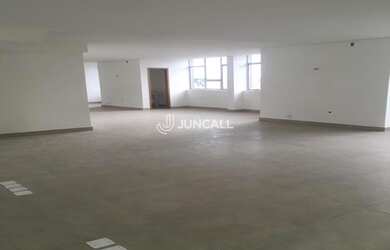 Imagem: O depósito possui 5 Vagas na garagem e 2800m² de Área e está