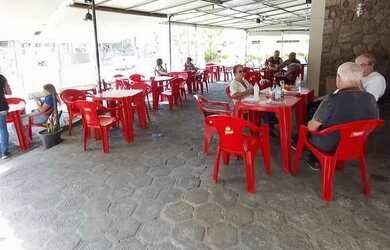 Imagem: O depósito está localizado em Corrêas, Petrópolis à venda