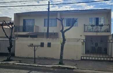 Imagem: A casa possui 3 Dormitórios, 3 Banheiros, 2 Vagas na garagem