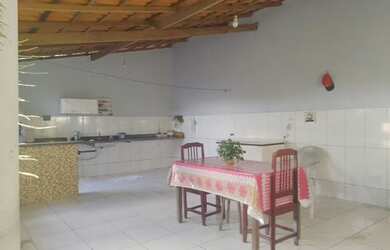 Imagem: A casa possui 3 Dormitórios, 3 Banheiros e 3 Vagas na garagem