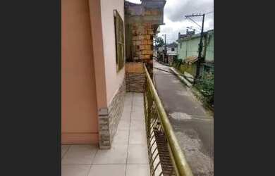 Imagem: A casa possui 3 Dormitórios, 2 Banheiros e está localizado