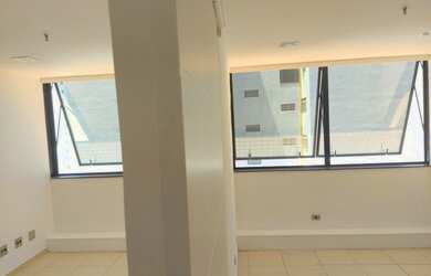 Imagem: O depósito possui 1 Vaga na garagem, 33m² de Área e está