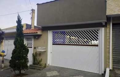 Imagem: A casa possui 3 Dormitórios, 3 Banheiros, 3 Vagas na garagem