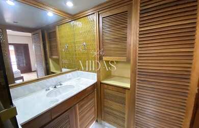 Imagem: A casa em condomínio possui 4 Dormitórios, 4 Banheiros, 2