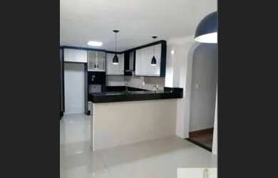 Imagem: A casa possui 3 Dormitórios, 2 Banheiros, 1 Vaga na garagem