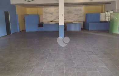 Imagem: A casa possui 5 Dormitórios, 4 Banheiros, 4 Vagas na garagem