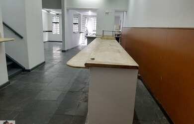 Imagem: A casa possui 4 Dormitórios, 5 Banheiros, 2 Vagas na garagem