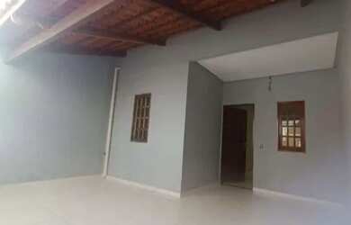 Imagem: A casa possui 2 Dormitórios, 1 Banheiro, 2 Vagas na garagem