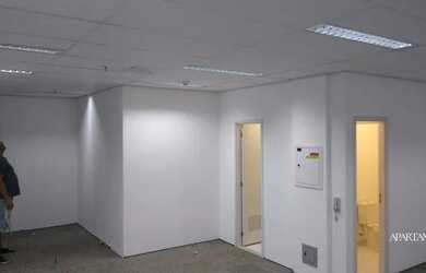 Imagem: O depósito possui 2 Vagas na garagem, 60m² de Área e está