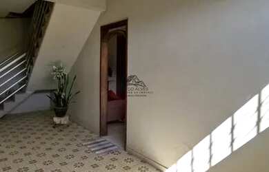 Imagem: A casa possui 3 Dormitórios, 2 Banheiros, 1 Vaga na garagem