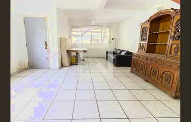 Imagem: A casa possui 3 Dormitórios, 3 Banheiros, 2 Vagas na garagem