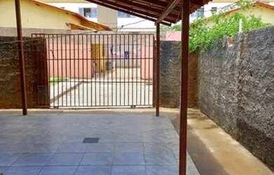 Imagem: A casa possui 2 Dormitórios, 1 Banheiro e está localizado