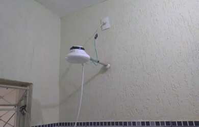 Imagem: A casa possui 1 Dormitório, 1 Banheiro, 1 Vaga na garagem e