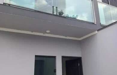 Imagem: A casa possui 2 Dormitórios, 3 Banheiros, 2 Vagas na garagem