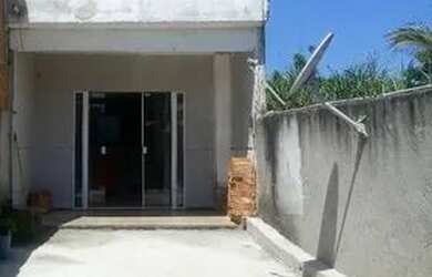 Imagem: A casa possui 2 Dormitórios, 2 Banheiros e 2 Vagas na garagem