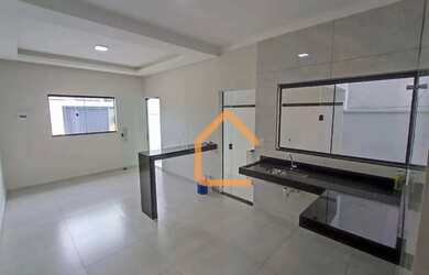 Imagem: A casa possui 2 Dormitórios, 1 Banheiro, 2 Vagas na garagem