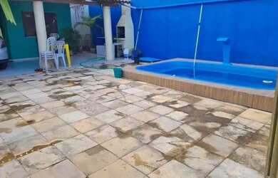 Imagem: A casa possui 3 Dormitórios, 2 Banheiros e está localizado