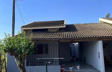 Imagem: A casa possui 2 Dormitórios, 1 Banheiro, 1 Vaga na garagem