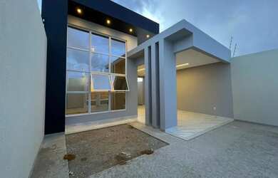 Imagem: A casa possui 3 Dormitórios, 2 Banheiros, 3 Vagas na garagem