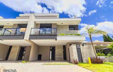 Imagem: A casa possui 4 Dormitórios, 4 Banheiros, 2 Vagas na garagem