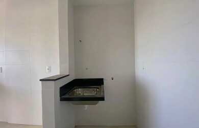 Imagem: O apartamento possui 2 Dormitórios, 2 Banheiros, 2 Vagas na