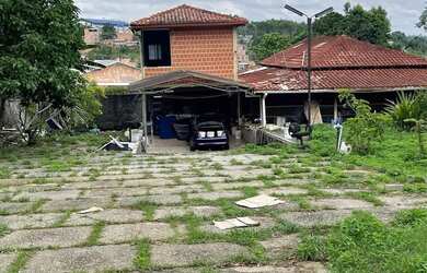 Imagem: A casa possui 2 Dormitórios, 1 Banheiro, 5 Vagas na garagem