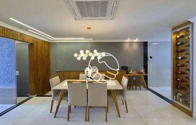 Imagem: A casa possui 4 Dormitórios, 5 Banheiros, 2 Vagas na garagem