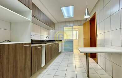 Imagem: O apartamento possui 4 Dormitórios, 3 Banheiros, 3 Vagas na