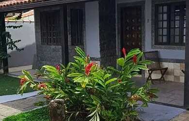 Imagem: A casa possui 2 Dormitórios, 3 Banheiros, 5 Vagas na garagem