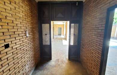 Imagem: A casa possui 5 Dormitórios, 5 Banheiros, 4 Vagas na garagem