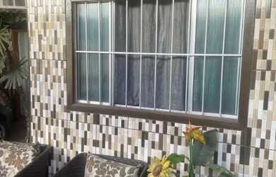 Imagem: A casa possui 2 Dormitórios, 2 Banheiros, 1 Vaga na garagem