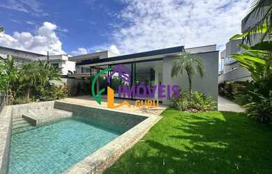 Imagem: A casa em condomínio possui 4 Dormitórios, 5 Banheiros, 2