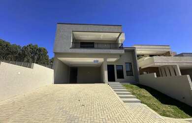 Imagem: A casa em condomínio possui 4 Dormitórios, 5 Banheiros, 4