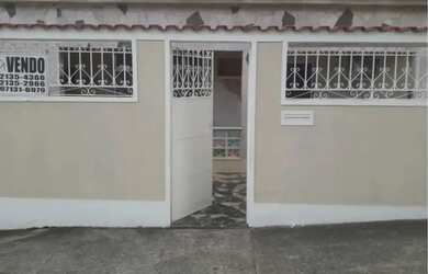 Imagem: A casa possui 3 Dormitórios, 3 Banheiros, 214m² de Área e