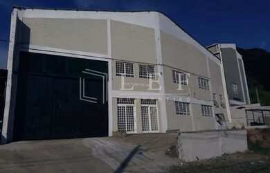 Imagem: O depósito possui 5 Vagas na garagem, 900m² de Área e está