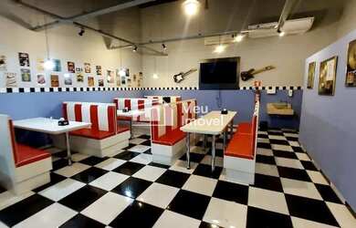 Imagem: O depósito possui 3 Vagas na garagem, 221m² de Área, Imóvel