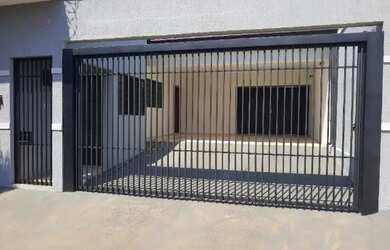 Imagem: A casa possui 3 Dormitórios, 4 Banheiros, 4 Vagas na garagem