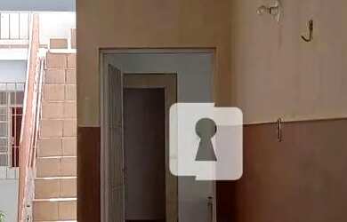 Imagem: A casa possui 4 Dormitórios, 3 Banheiros, 4 Vagas na garagem