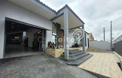 Imagem: A casa possui 4 Dormitórios, 2 Banheiros, 3 Vagas na garagem