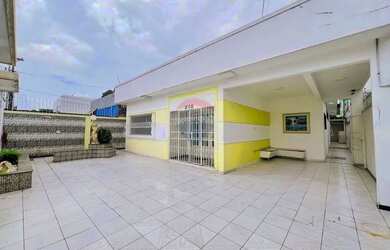 Imagem: A casa para alugar possui 4 Dormitórios, 5 Banheiros e 211m²