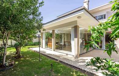 Imagem: A casa em condomínio possui 4 Dormitórios, 5 Banheiros, 5