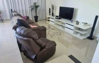 Imagem: A casa em condomínio possui 5 Dormitórios, 5 Banheiros, 4